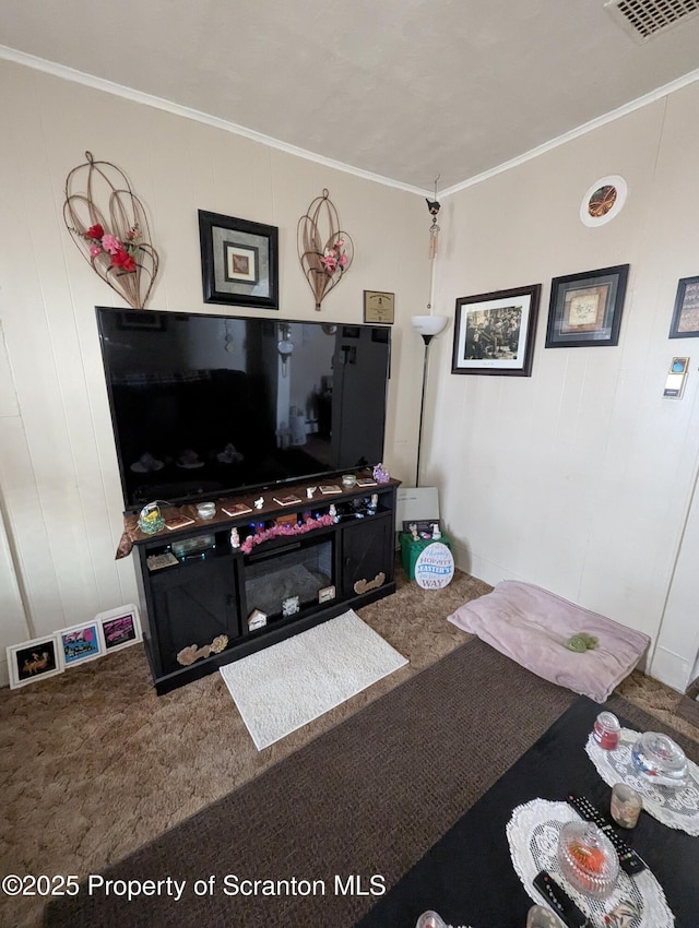 846 Capouse Ave, Scranton, PA 18509 - carpeted living room with crown molding