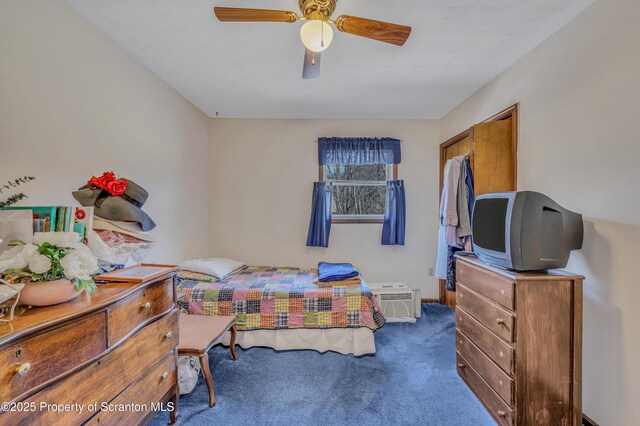 bedroom featuring carpet flooring and a ceiling fan