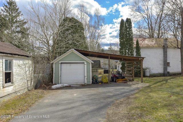 view of detached garage