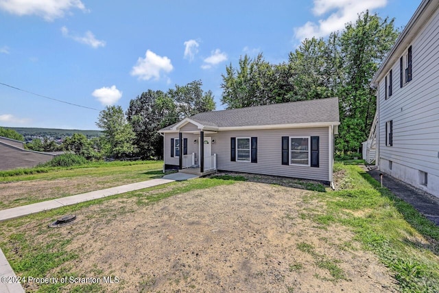 single story home featuring a front yard