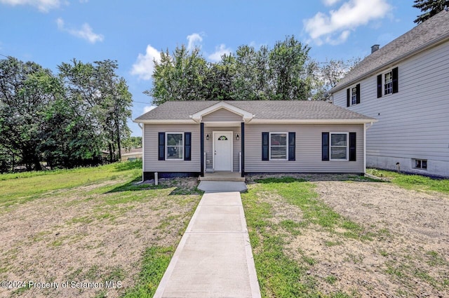 view of front of home featuring a front lawn