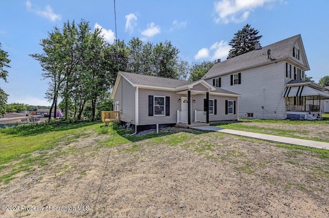 view of front of house with a front yard