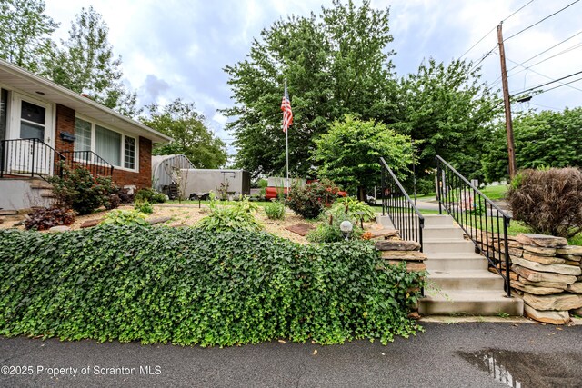 310 Cypress St, Throop, PA 18512
