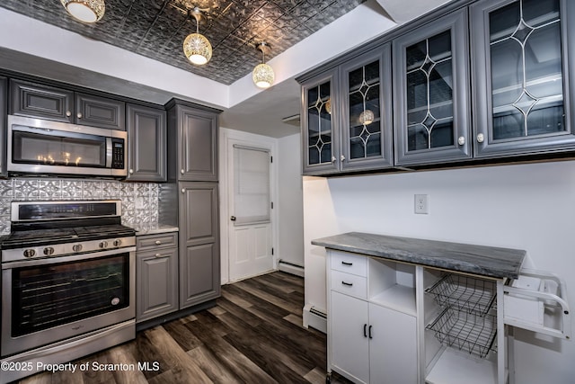 310 Cypress St, Throop, PA 18512
