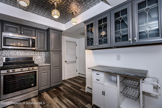 310 Cypress St, Throop, PA 18512