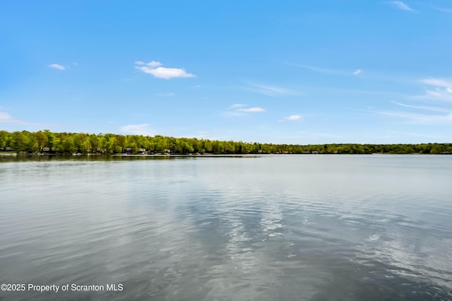 576 Warbler Dr, Covington Twp, PA 18424