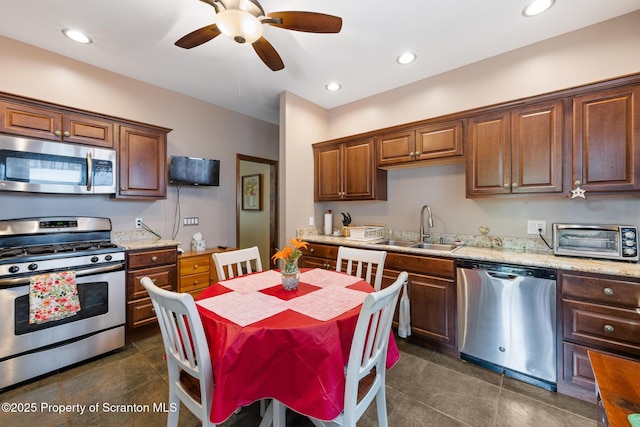 187 Washington St, Carbondale, PA 18407 - photo 9