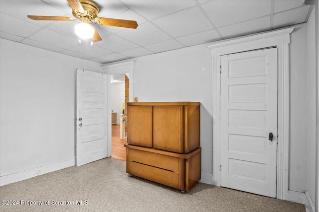 living area with ceiling fan