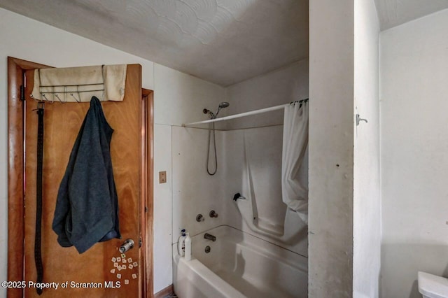 219 N Sumner Ave, Scranton, PA 18504 - full bath featuring shower / bathtub combination with curtain