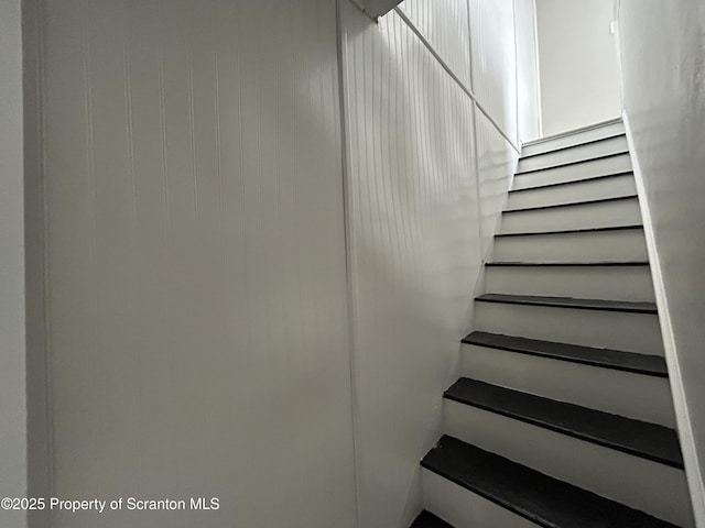 1132 Chestnut St, Allentown, PA 18109 - view of staircase