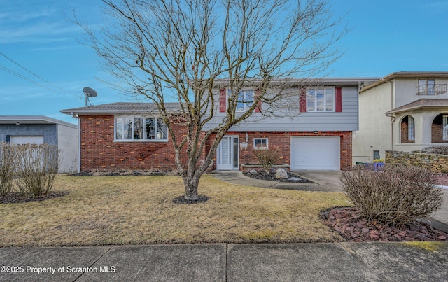 view of front facade featuring a garage and a front lawn