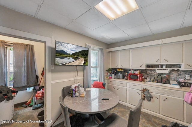 7 Oakwood Pl, Scranton, PA 18510 - dining area with a drop ceiling