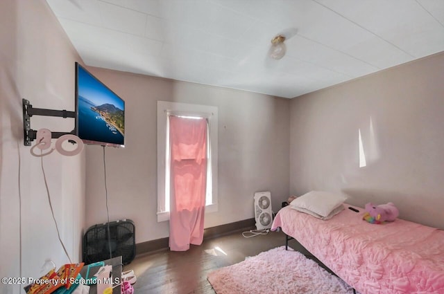 7 Oakwood Pl, Scranton, PA 18510 - bedroom with baseboards and wood finished floors
