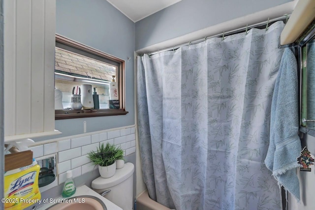 7 Oakwood Pl, Scranton, PA 18510 - bathroom featuring tile walls, shower / tub combo with curtain, and vanity