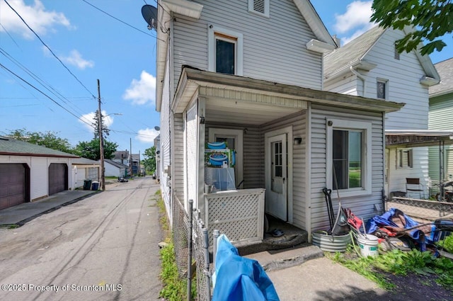7 Oakwood Pl, Scranton, PA 18510 - view of front of home with a garage