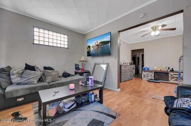 7 Oakwood Pl, Scranton, PA 18510 - living area with crown molding, wood finished floors, and ceiling fan