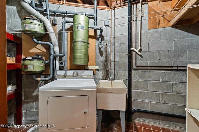 interior space with laundry area, washer / dryer, and a sink