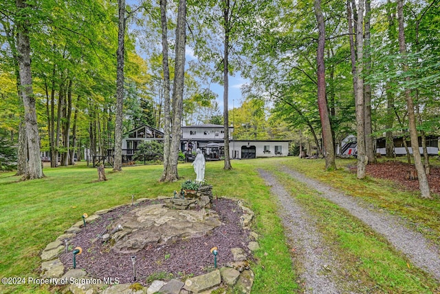 view of front of home featuring a front lawn