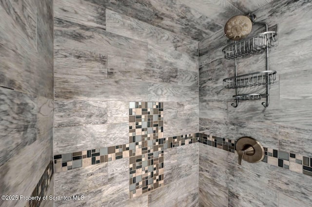 27 Emerson Dr, Moosic, PA 18507 - full bathroom featuring tiled shower