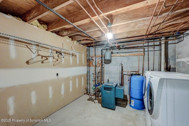 27 Emerson Dr, Moosic, PA 18507 - clothes washing area with washer and dryer and a heating unit