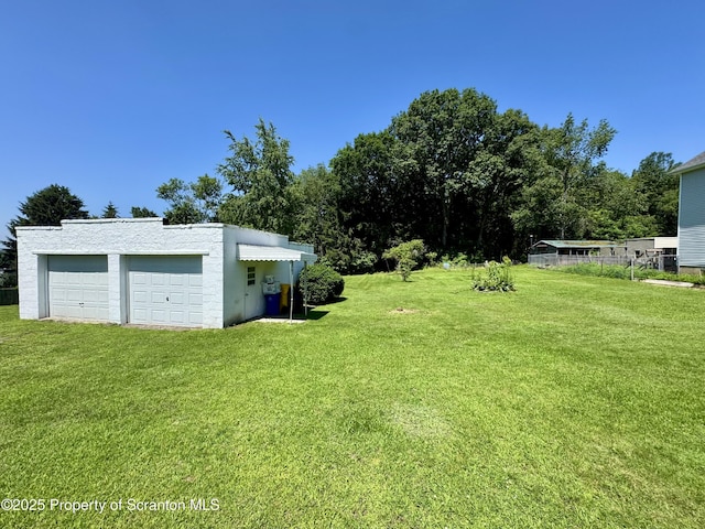 633 Thomas St, Eynon, PA 18403 - view of green lawn featuring a garage