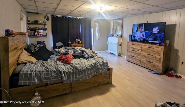 1310 Washburn St, Scranton, PA 18504 - bedroom featuring light wood-type flooring, a drop ceiling, and baseboards