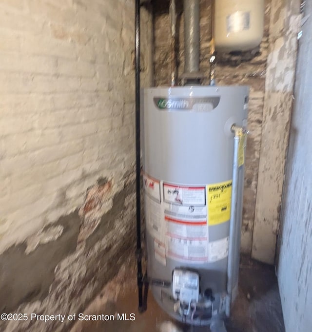 1310 Washburn St, Scranton, PA 18504 - utility room with gas water heater