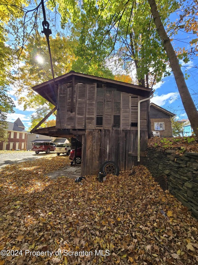 view of outdoor structure featuring a carport