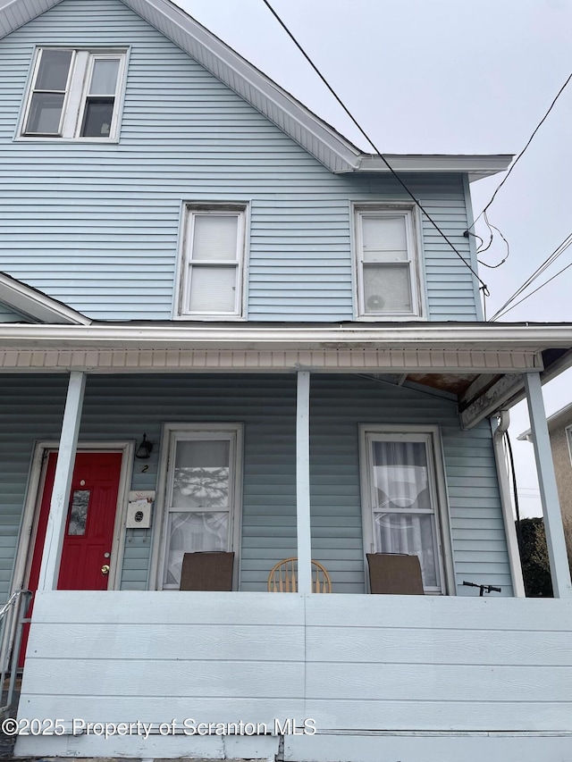 view of front of property featuring covered porch