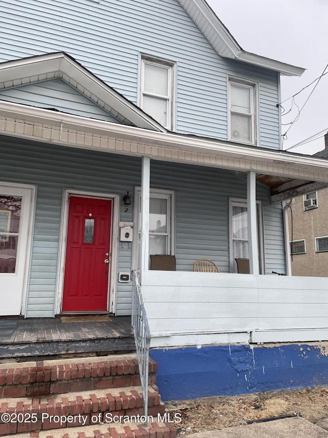 property entrance featuring a porch