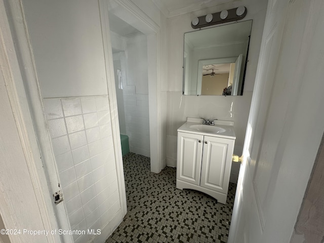 bathroom featuring crown molding, vanity, and ceiling fan