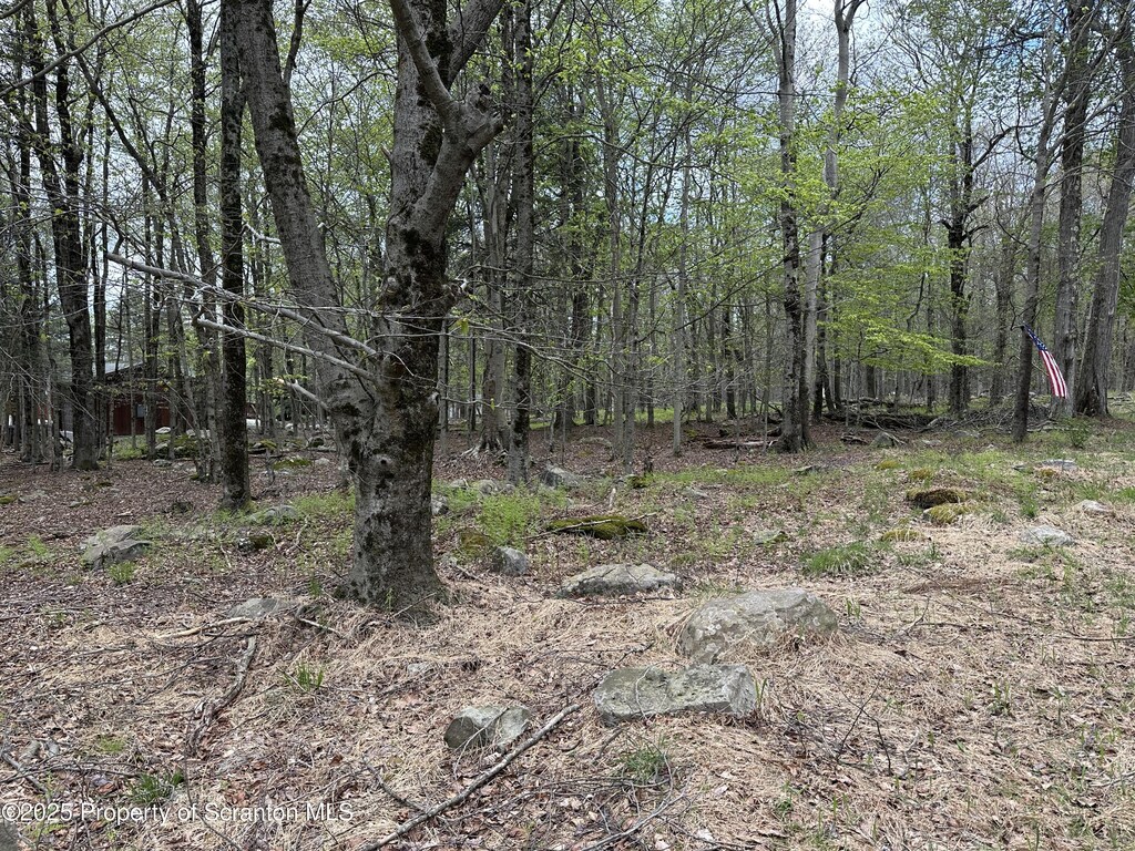Pocono Dr E, Gouldsboro, PA 18424