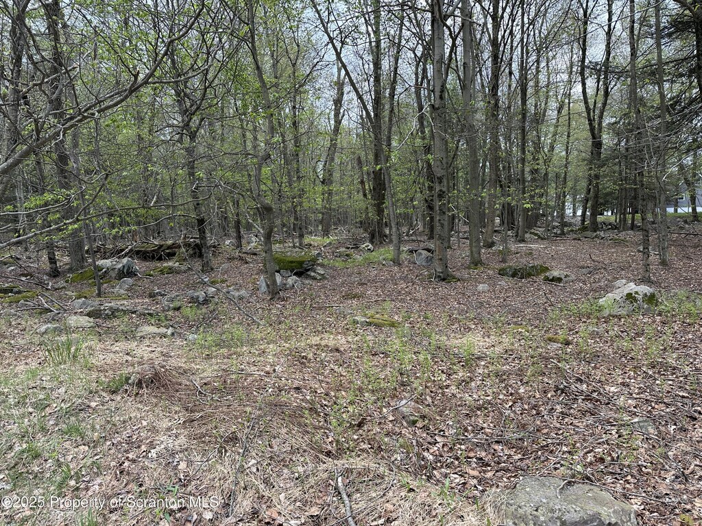 Pocono Dr E, Gouldsboro, PA 18424