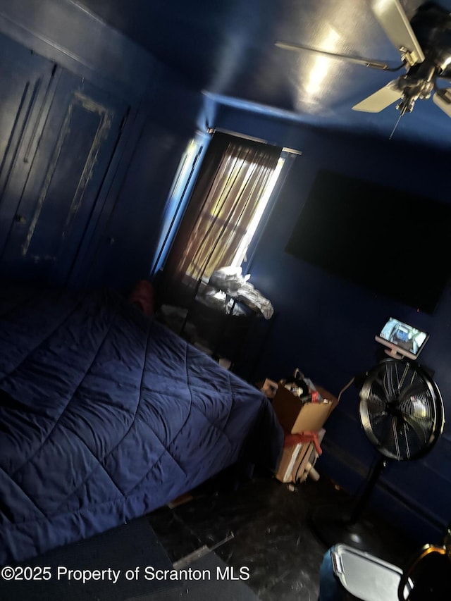 bedroom with a ceiling fan