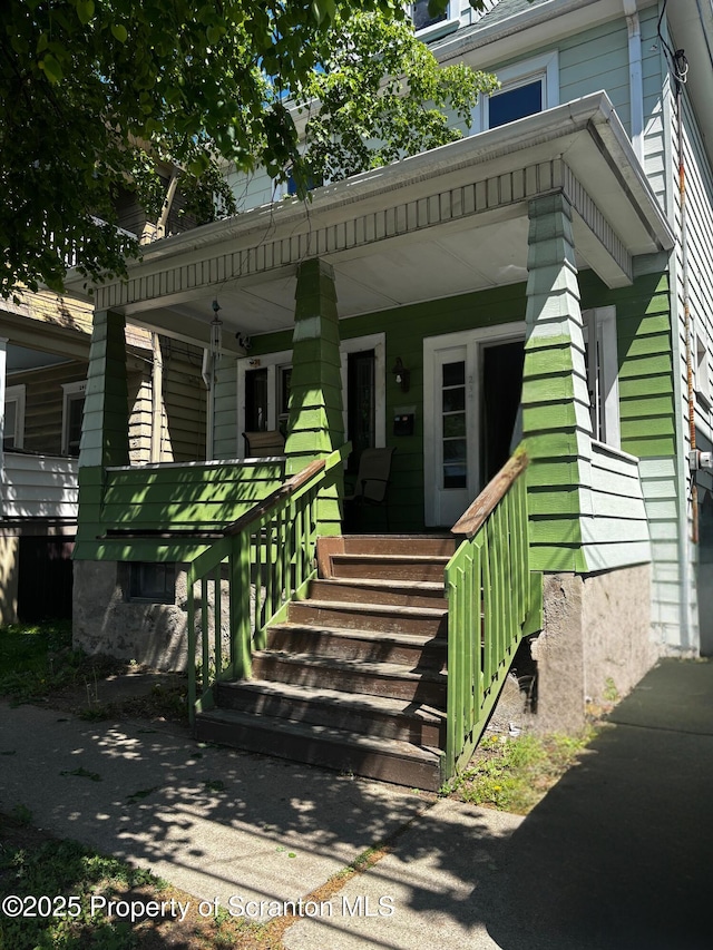 view of front of house featuring a porch