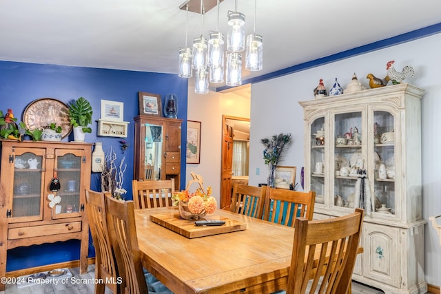 dining space with a notable chandelier