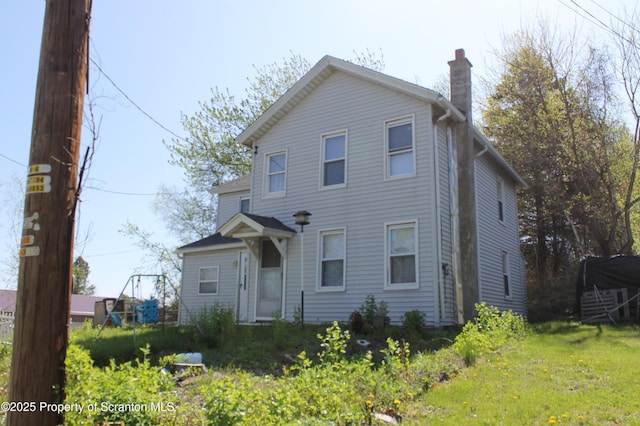 traditional-style house featuring a chimney