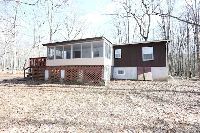 view of front of property featuring a sunroom