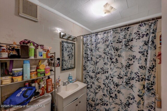 1014 Jackson St 1012, Scranton, PA 18504 - full bath featuring vanity, a shower with curtain, and ornamental molding