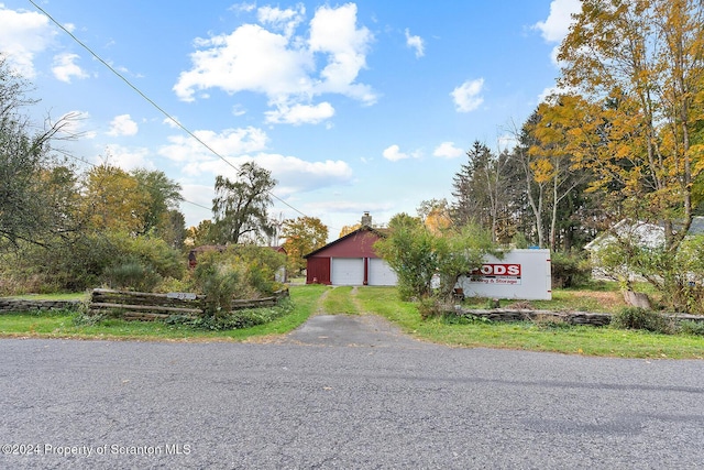 view of side of property featuring a garage and an outdoor structure