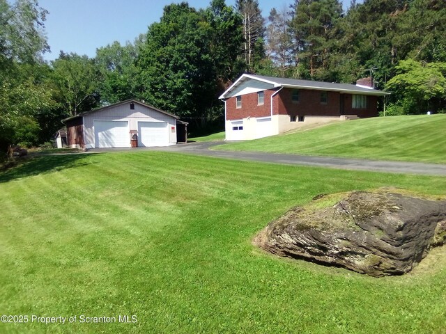13 Mundro Rd, Scott Twp, PA 18447 - view of grassy yard featuring a detached garage and an outdoor structure
