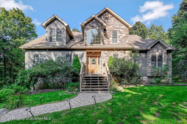 view of front facade featuring a front yard