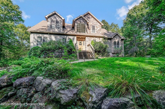 view of front of house featuring a front yard