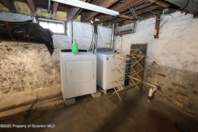 basement featuring independent washer and dryer