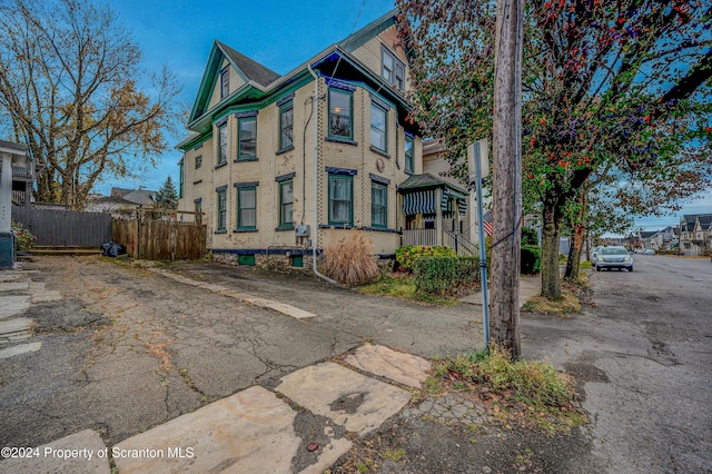 view of front of house