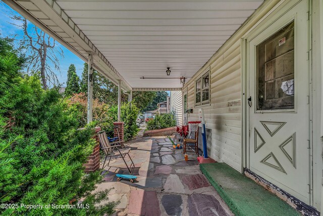 700 Poplar St, Mayfield, PA 18433 - photo 9