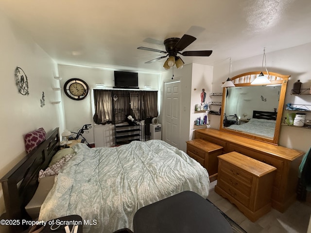 bedroom featuring a ceiling fan