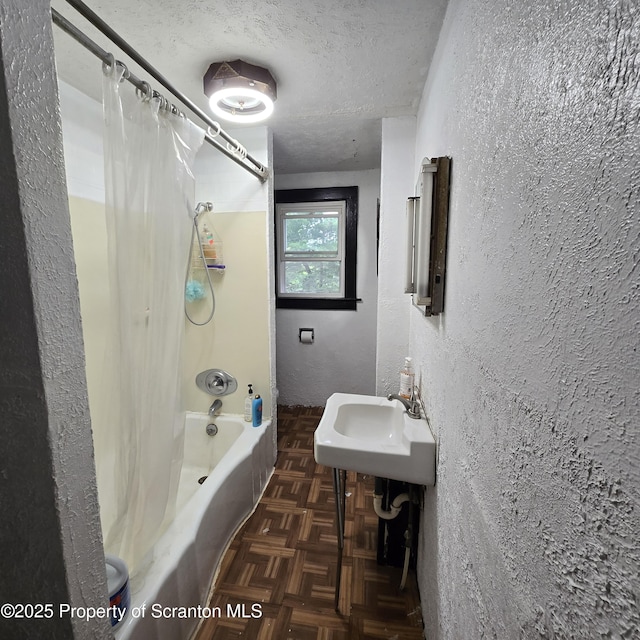 612 Ferdinand St, Scranton, PA 18508 - bathroom with a textured wall, shower / bath combo with shower curtain, and a textured ceiling
