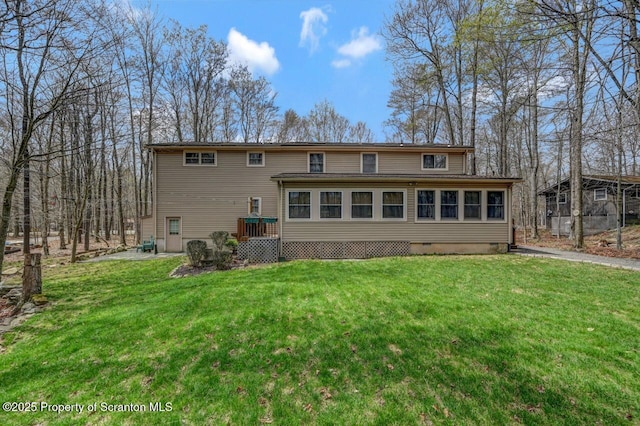 37 S Lehigh River Dr, Clifton Twp, PA 18424 - rear view of house featuring a lawn