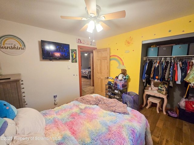 bedroom with hardwood / wood-style floors, a closet, and ceiling fan